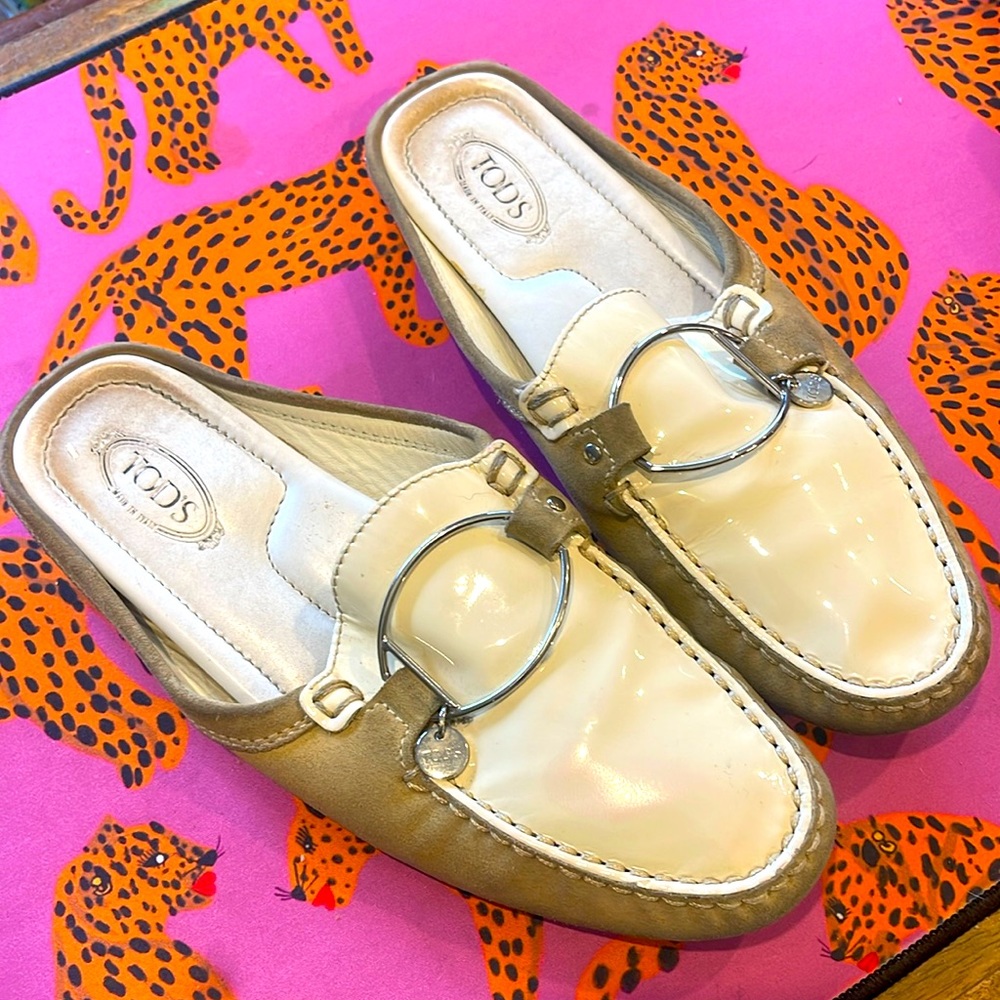 Selling my very loved used Tod’s suede and white driving slides